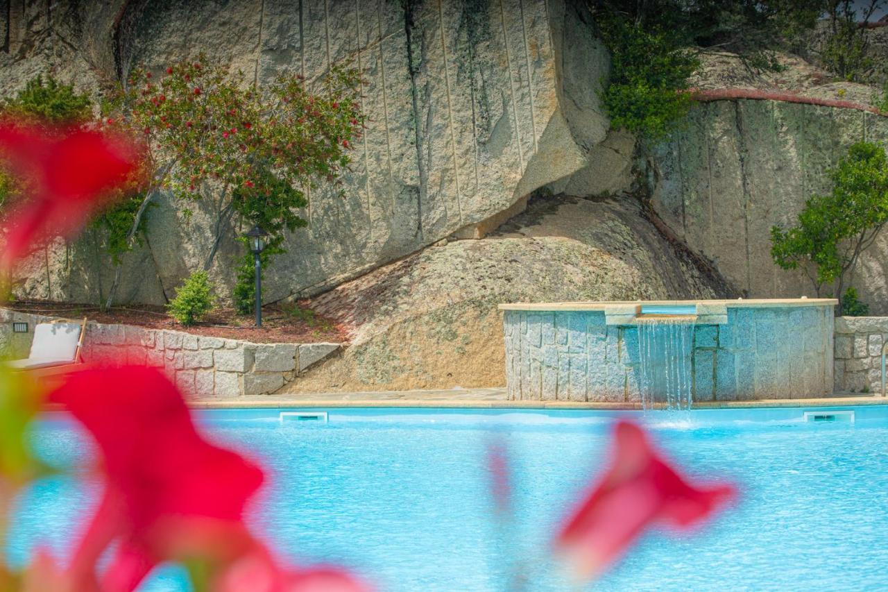 Paghe Eco Luxury Experience Hotel Budduso Bagian luar foto