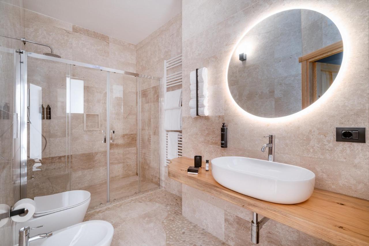 Paghe Eco Luxury Experience Hotel Budduso Bagian luar foto