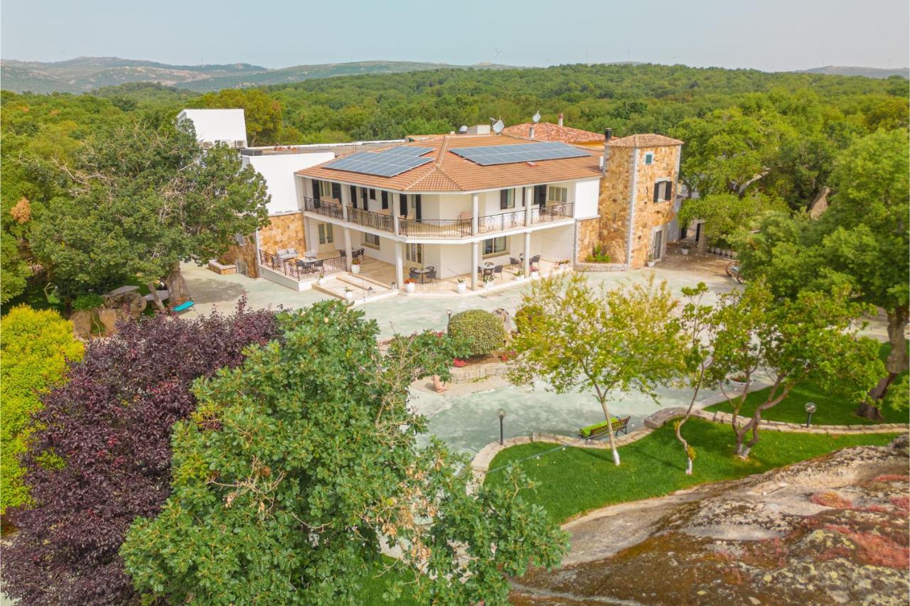 Paghe Eco Luxury Experience Hotel Budduso Bagian luar foto
