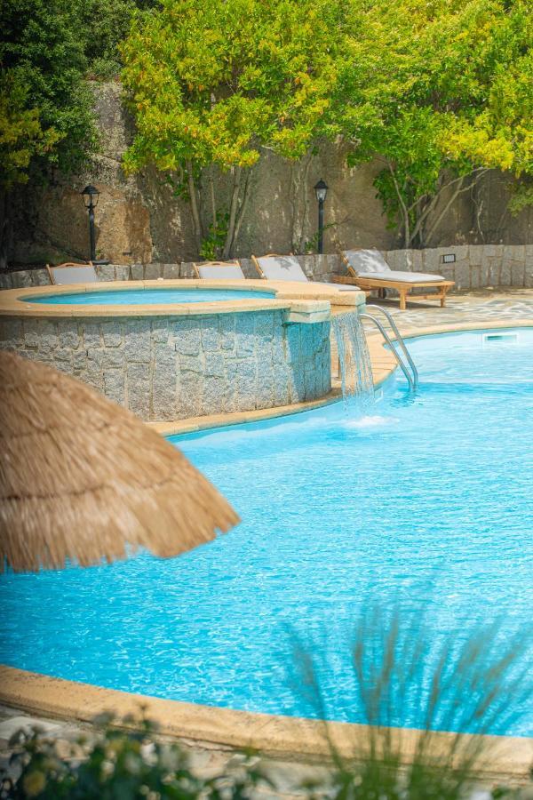 Paghe Eco Luxury Experience Hotel Budduso Bagian luar foto
