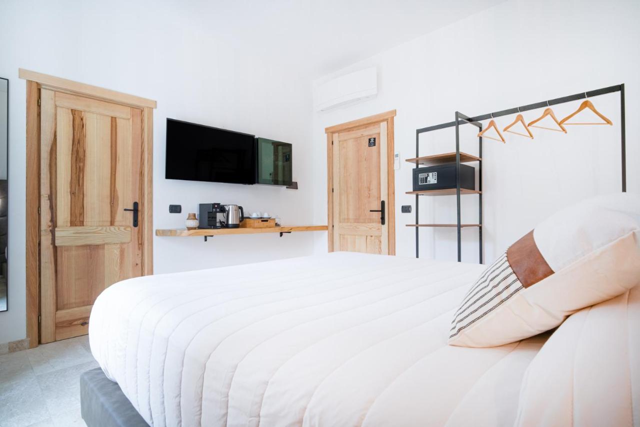 Paghe Eco Luxury Experience Hotel Budduso Bagian luar foto